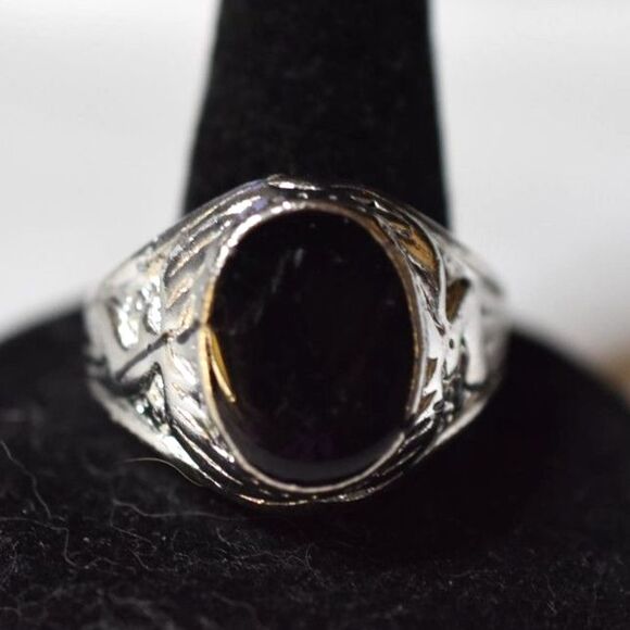 NWOT Dashing Black Oval Stone Etched Deer Silver Tone Metal Size 12.5 Goth Ring - Picture 1 of 6
